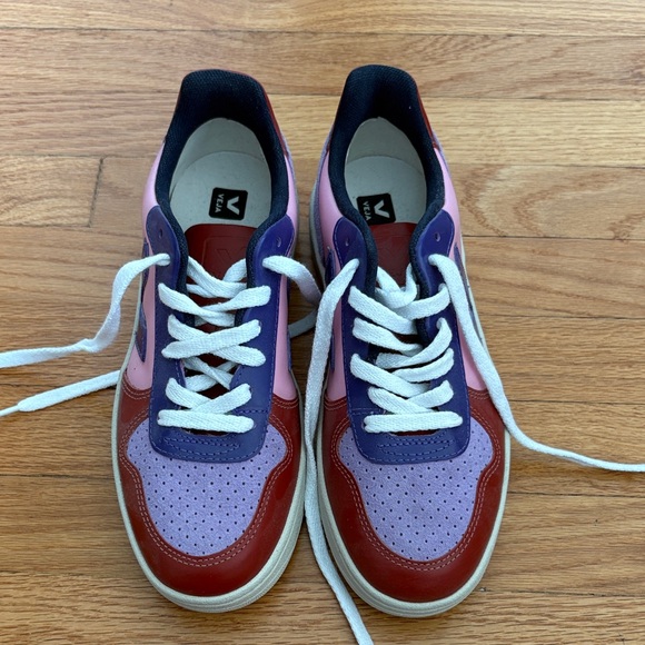 Limited edition Veja Women's Red, Pink, and Purple Sneakers - Picture 2 of 4